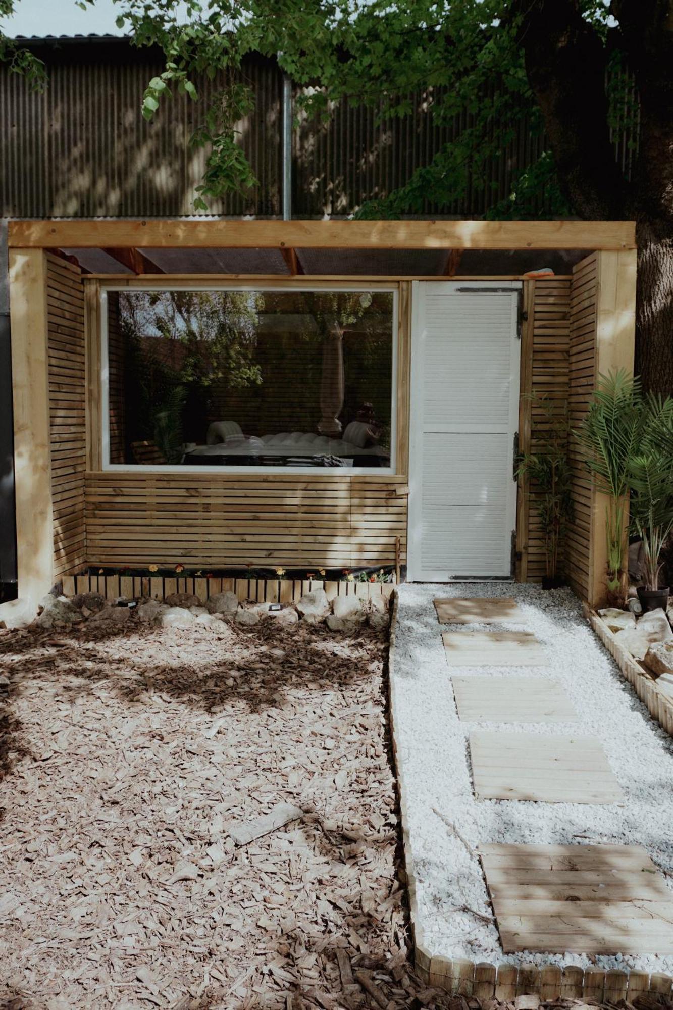 Le Chalet Tipi Avec Jacuzzi Et Jardin トロワ エクステリア 写真