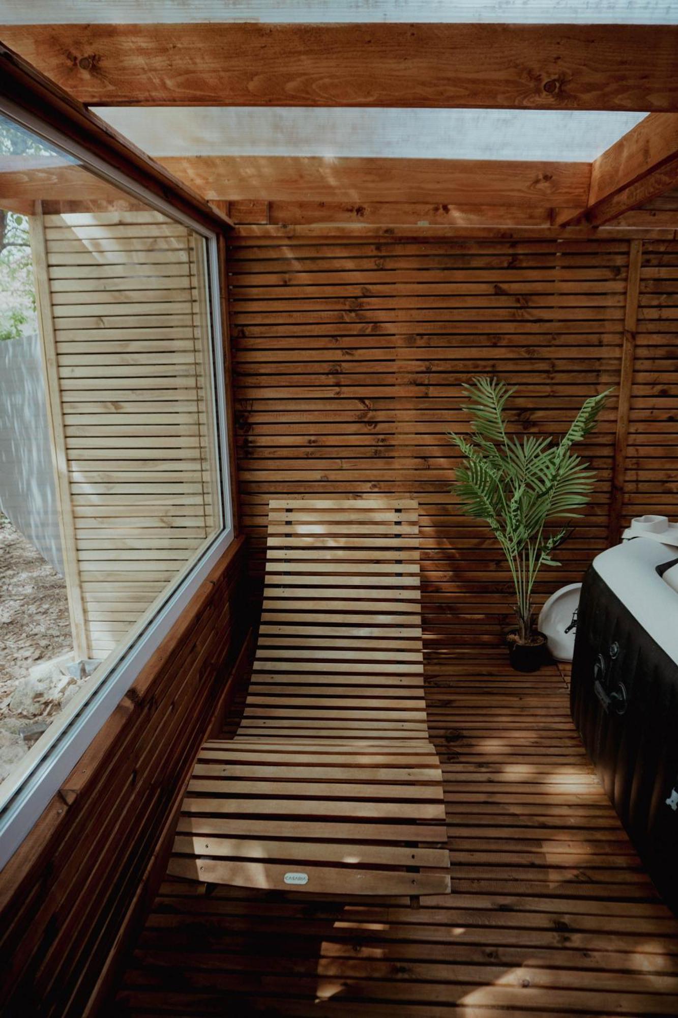 Le Chalet Tipi Avec Jacuzzi Et Jardin トロワ エクステリア 写真